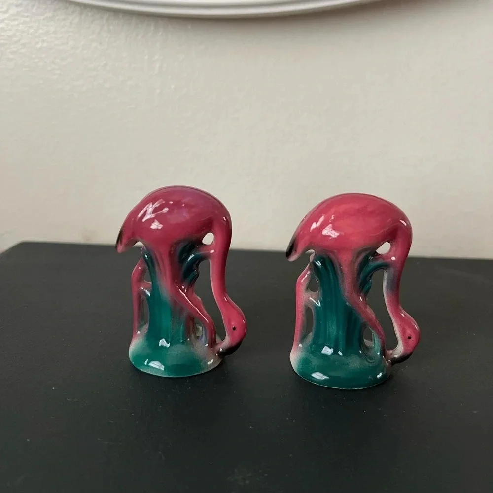 VTG 1985 Sarsaparilla Pink Flamingo Salt & Pepper Shakers Ceramic Kitch Figurine